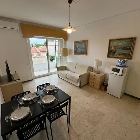 Apartamento Tirrenia House - Sea Front With Private Sanremo