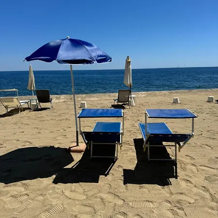 아파트 Tirrenia House - Sea Front With Private 산레모