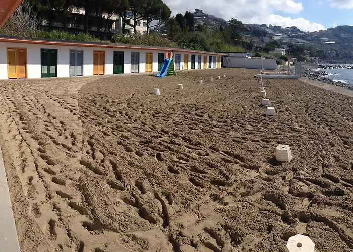 Tirrenia House - Sea Front With Private