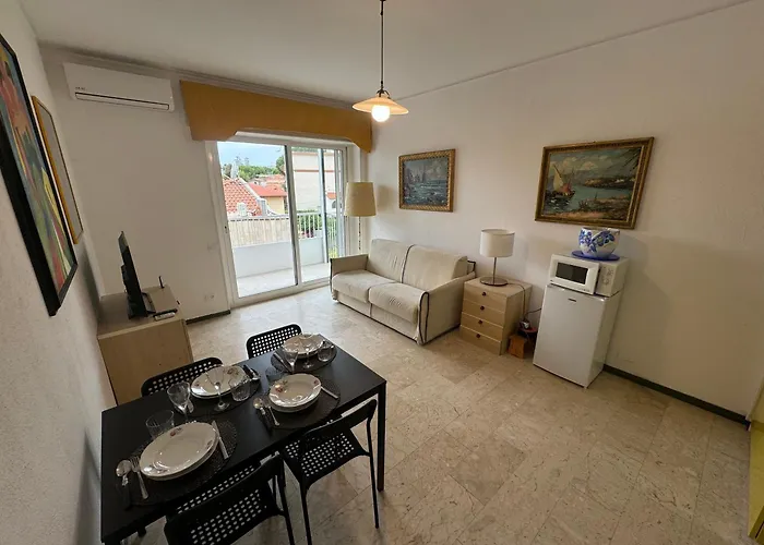 아파트 Tirrenia House - Sea Front With Private 산레모